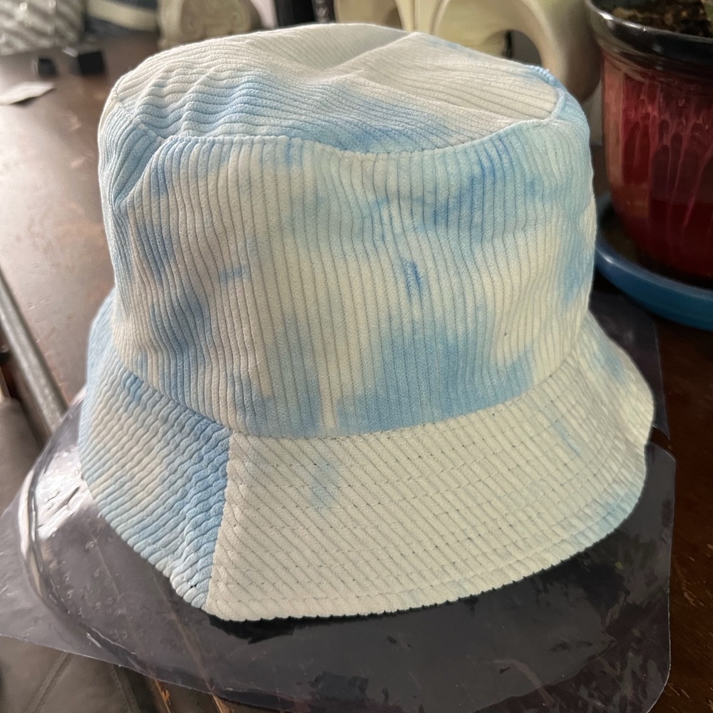 Accsa Corduroy TyeDye Bucket Hat. Size S/M NEW